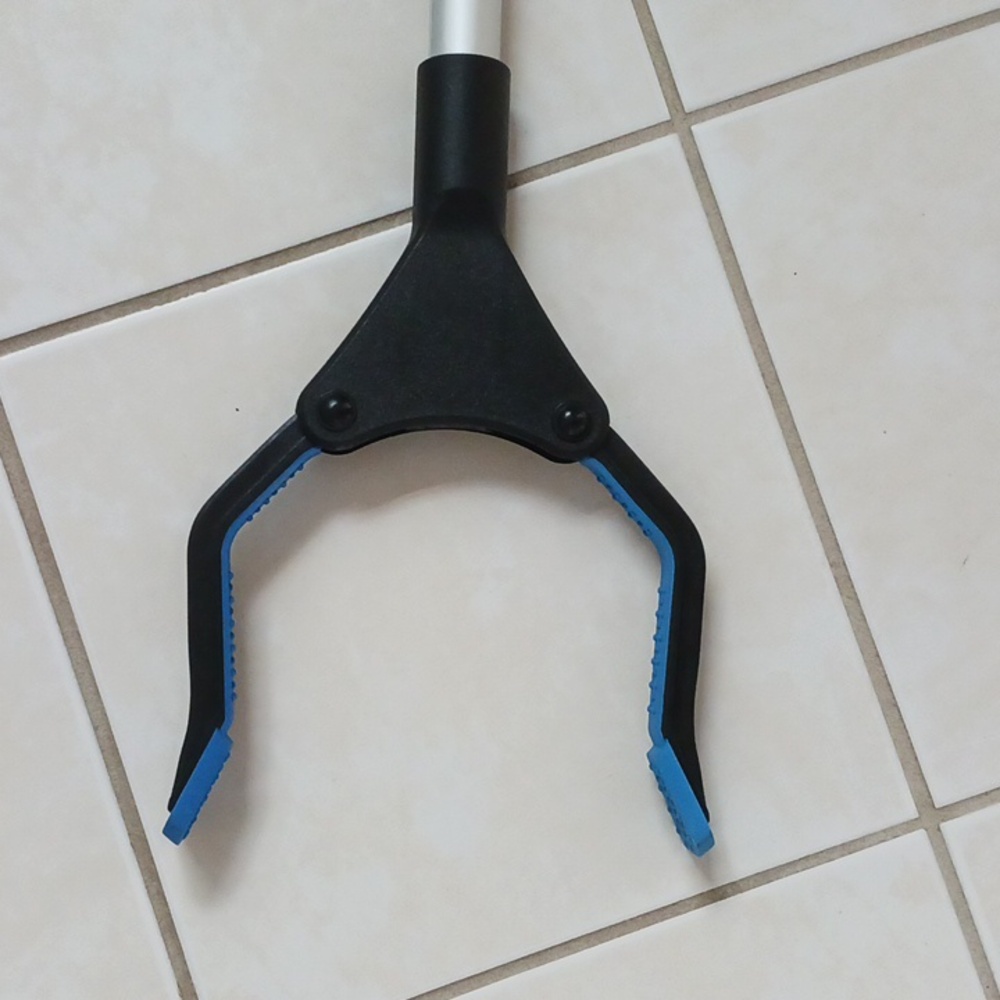 32" Foldable Reaching Aid Device - Picture 4 of 4